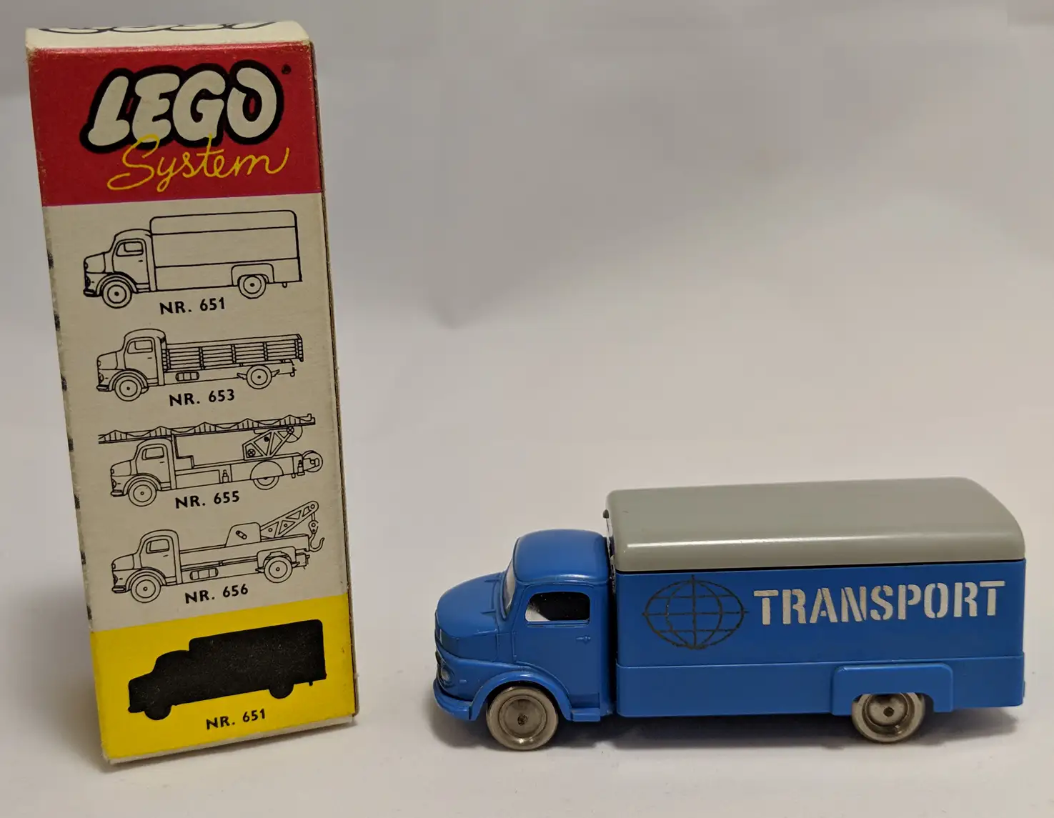 651 1:87 Mercedes Truck - HO 1:87 Vehicles (1964年}