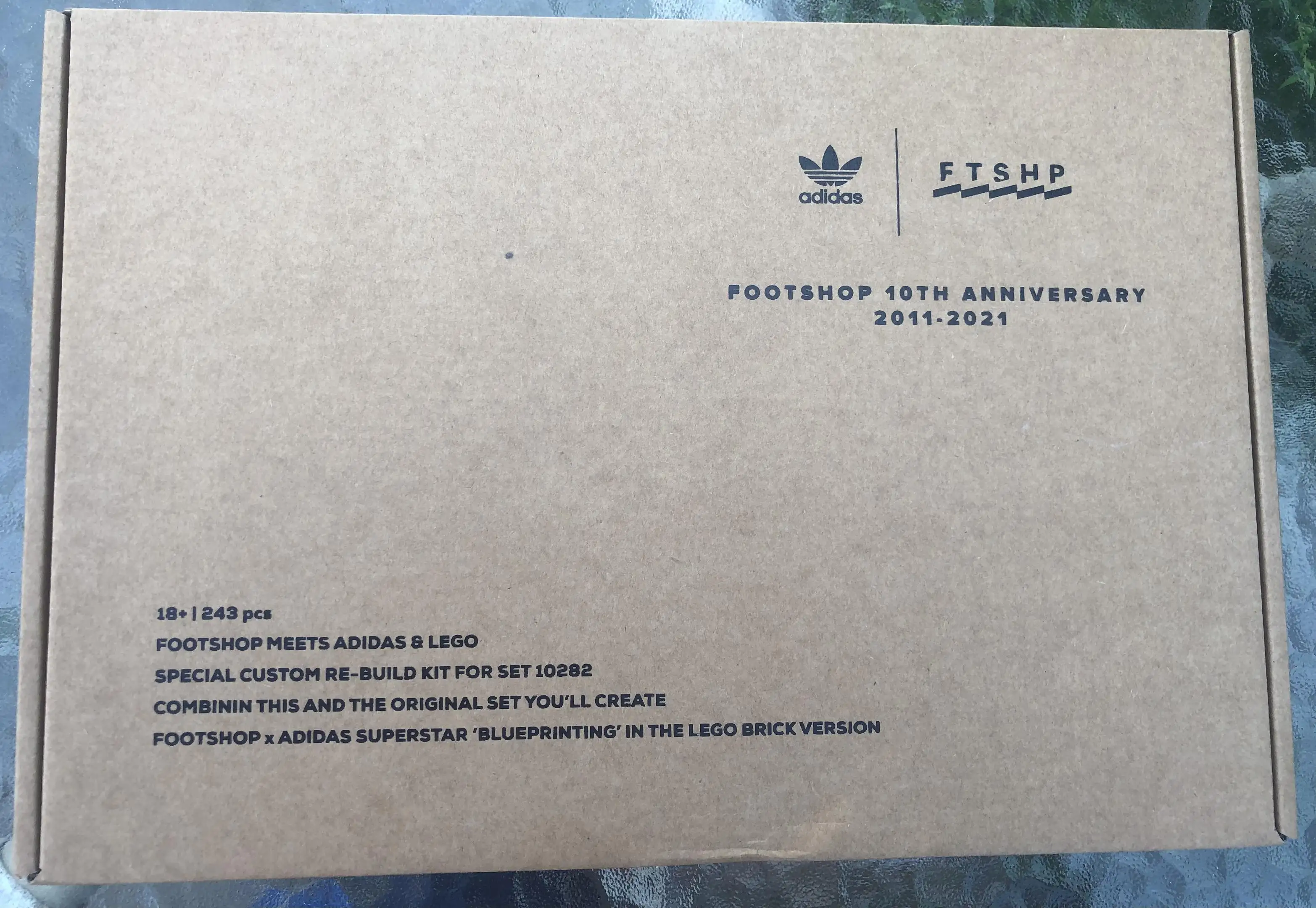 レゴ FOOTSHOP-1 Footshop Meets Adidas & LEGO Special Custom Re-build Kit プロモーション