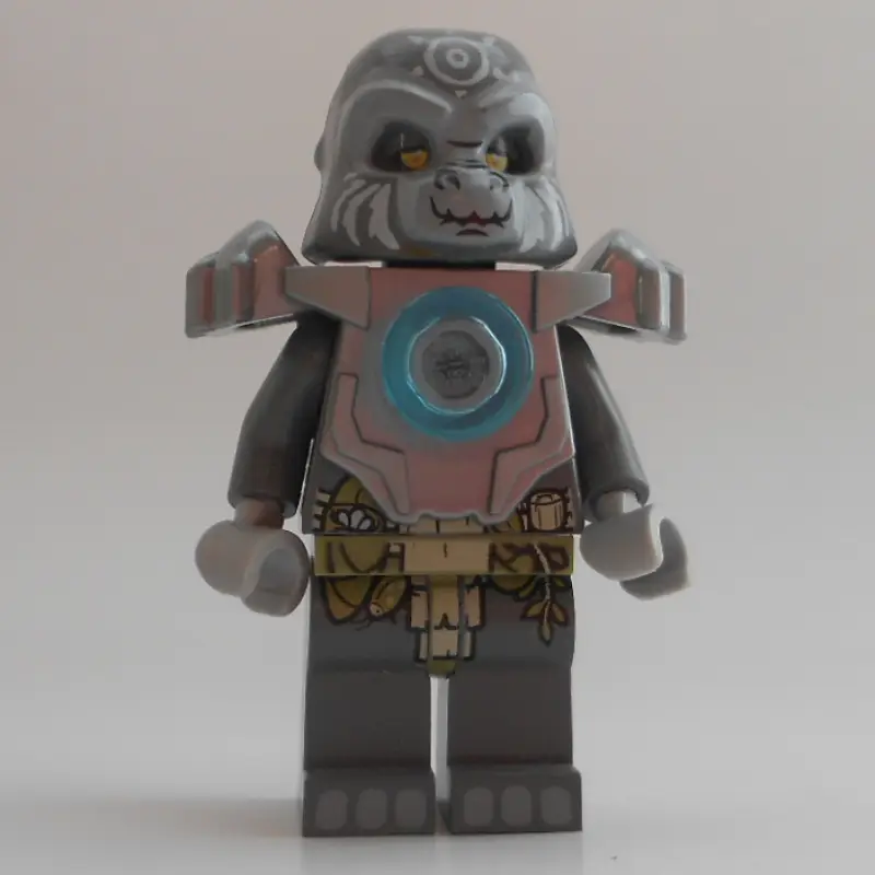 Grumlo with Flat Silver Shoulder Armor