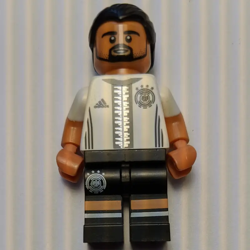 Sami Khedira (CMF)