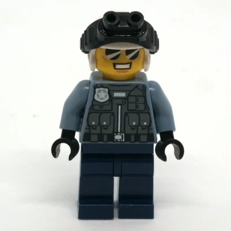 Duke Detain, Helmet and Goggles
